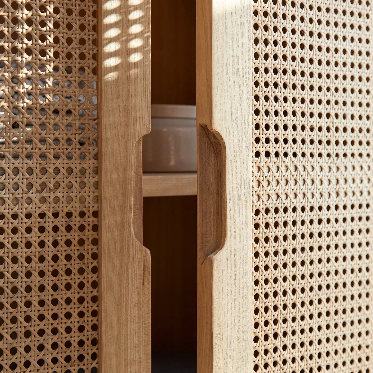 Luis - Armoire De Rangement En Orme Massif Et Cannage – Image 3