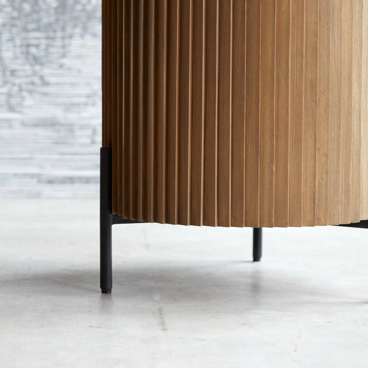 Lou - Bout De Canapé En Mindi – Image 3