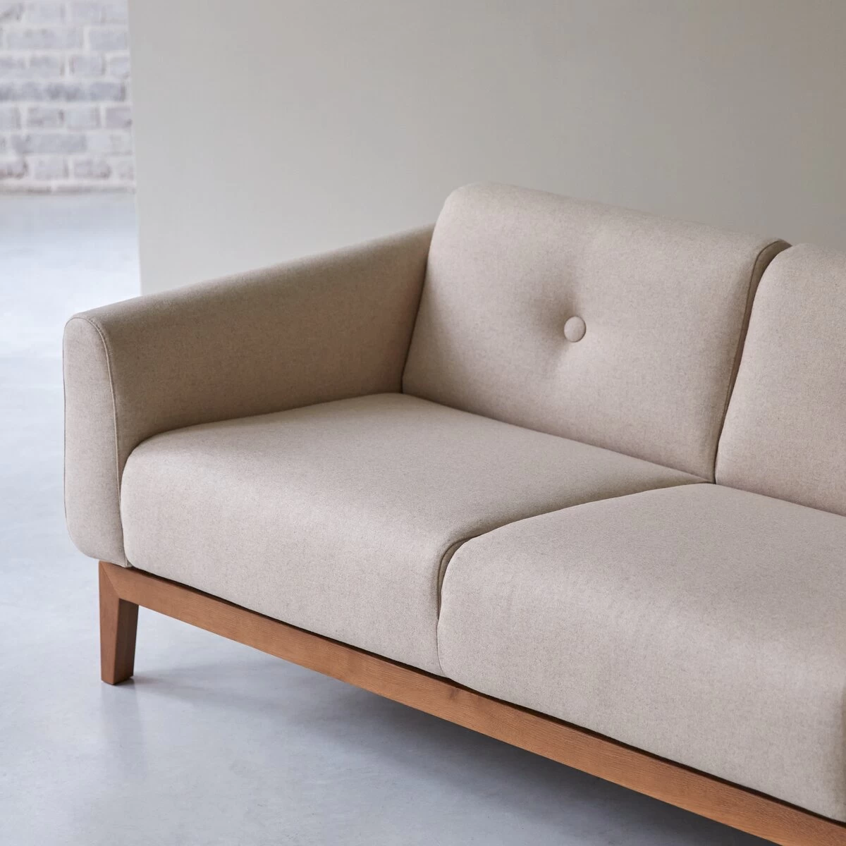 Bjorn - Canapé En Chêne Massif Et Tissu écru 2 Places – Image 3