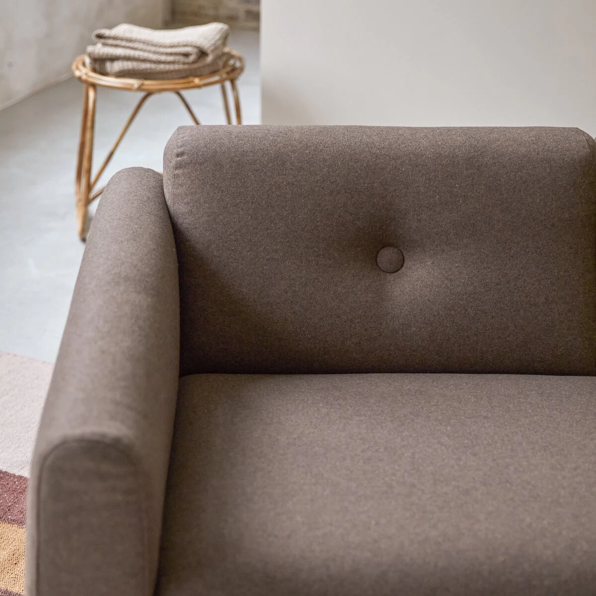 Bjorn - Canapé En Chêne Massif Et Tissu Marron 2 Places – Image 3