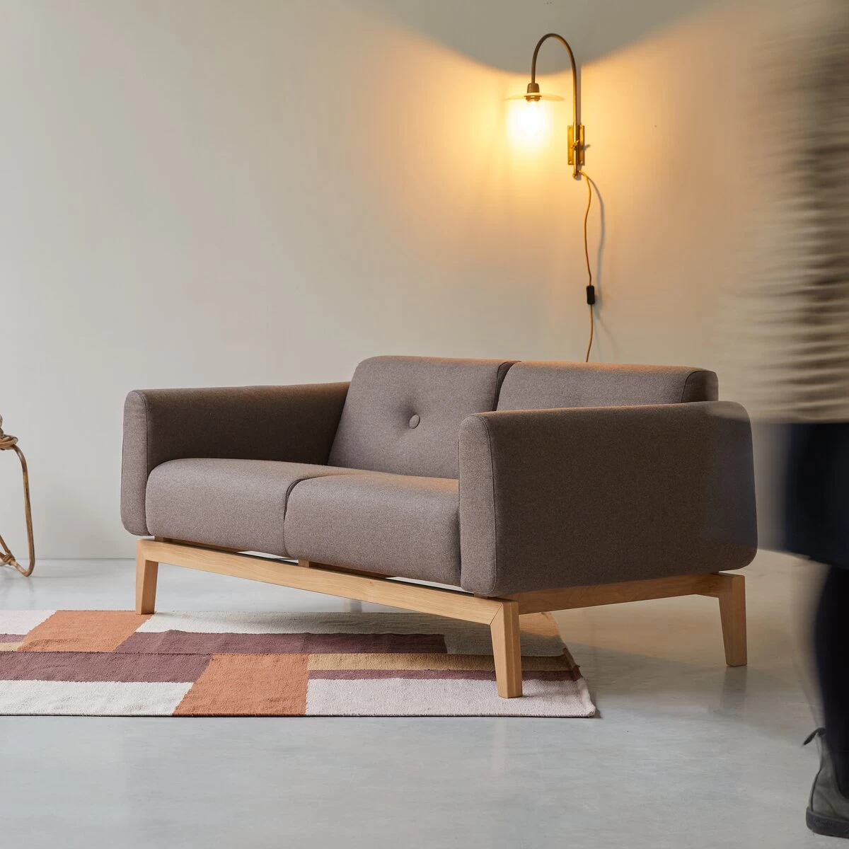 Bjorn - Canapé En Chêne Massif Et Tissu Marron 2 Places – Image 4