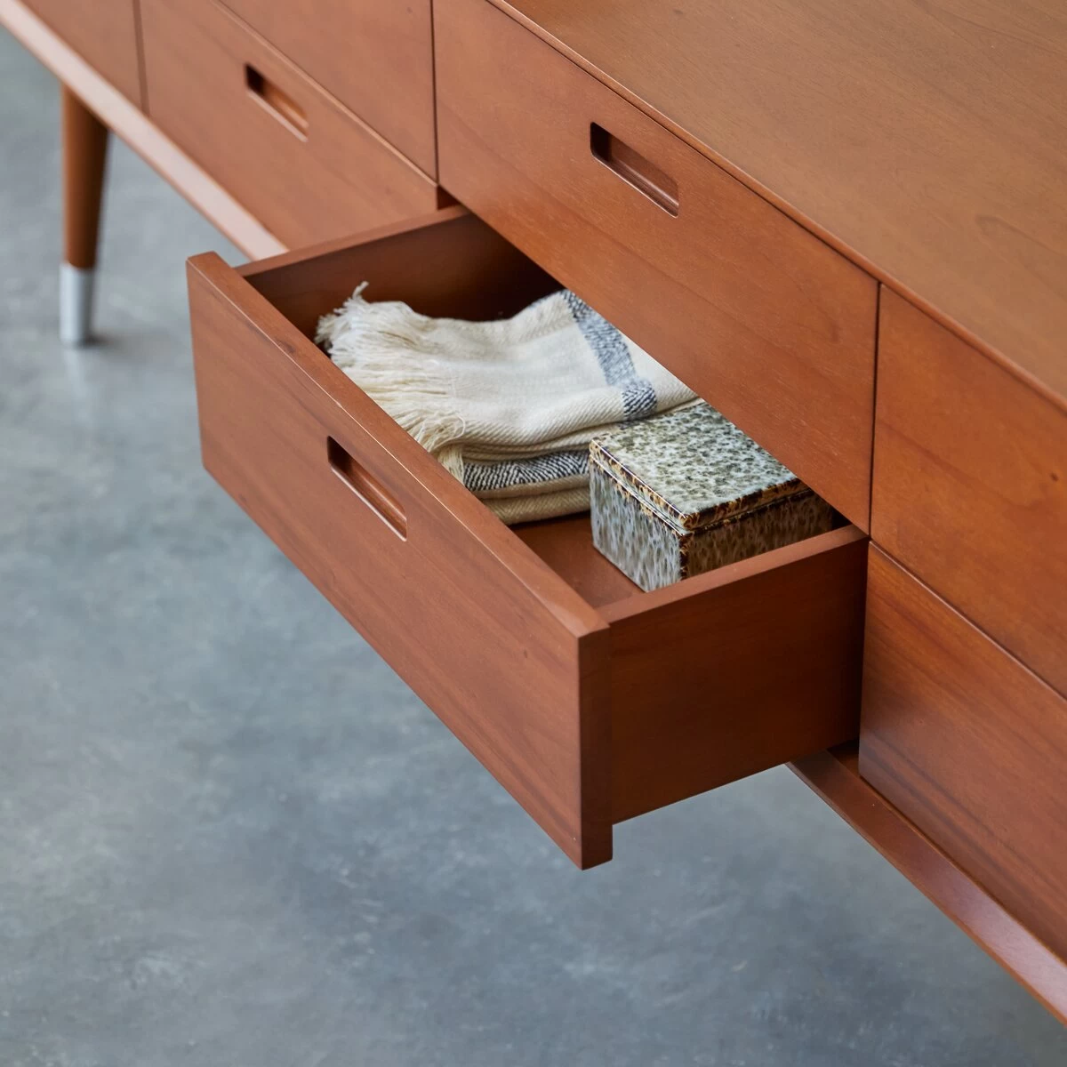 Magda 50's - Commode Basse En Acajou Massif – Image 2