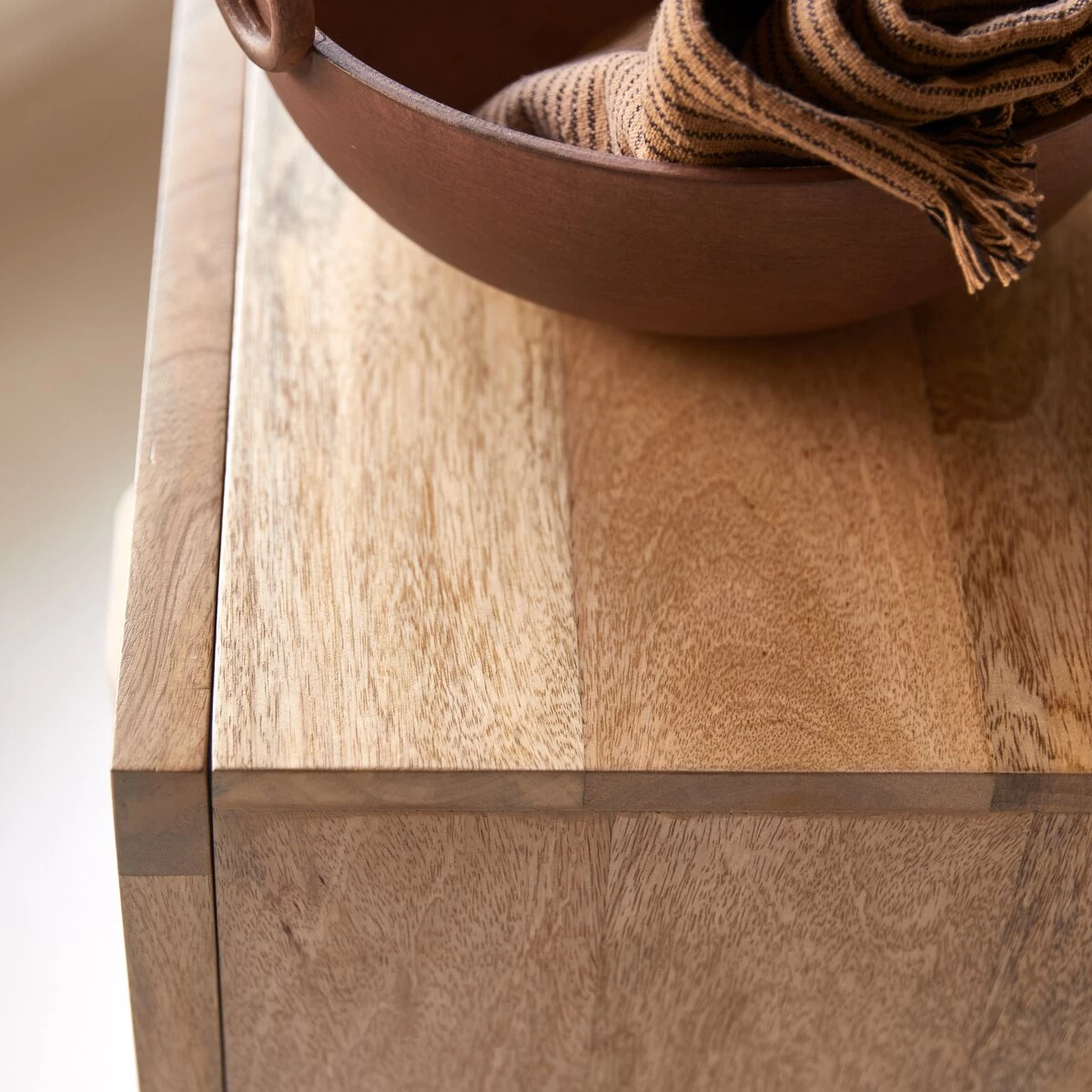 Sina - Commode En Manguier Massif Et Rotin – Image 3
