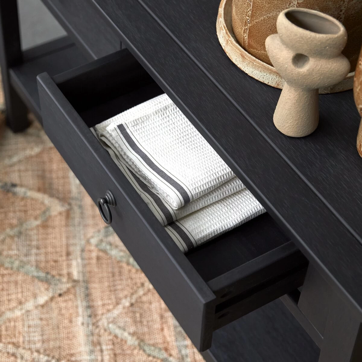 Thaki Black - Console En Pin Massif 2 Tiroirs – Image 8