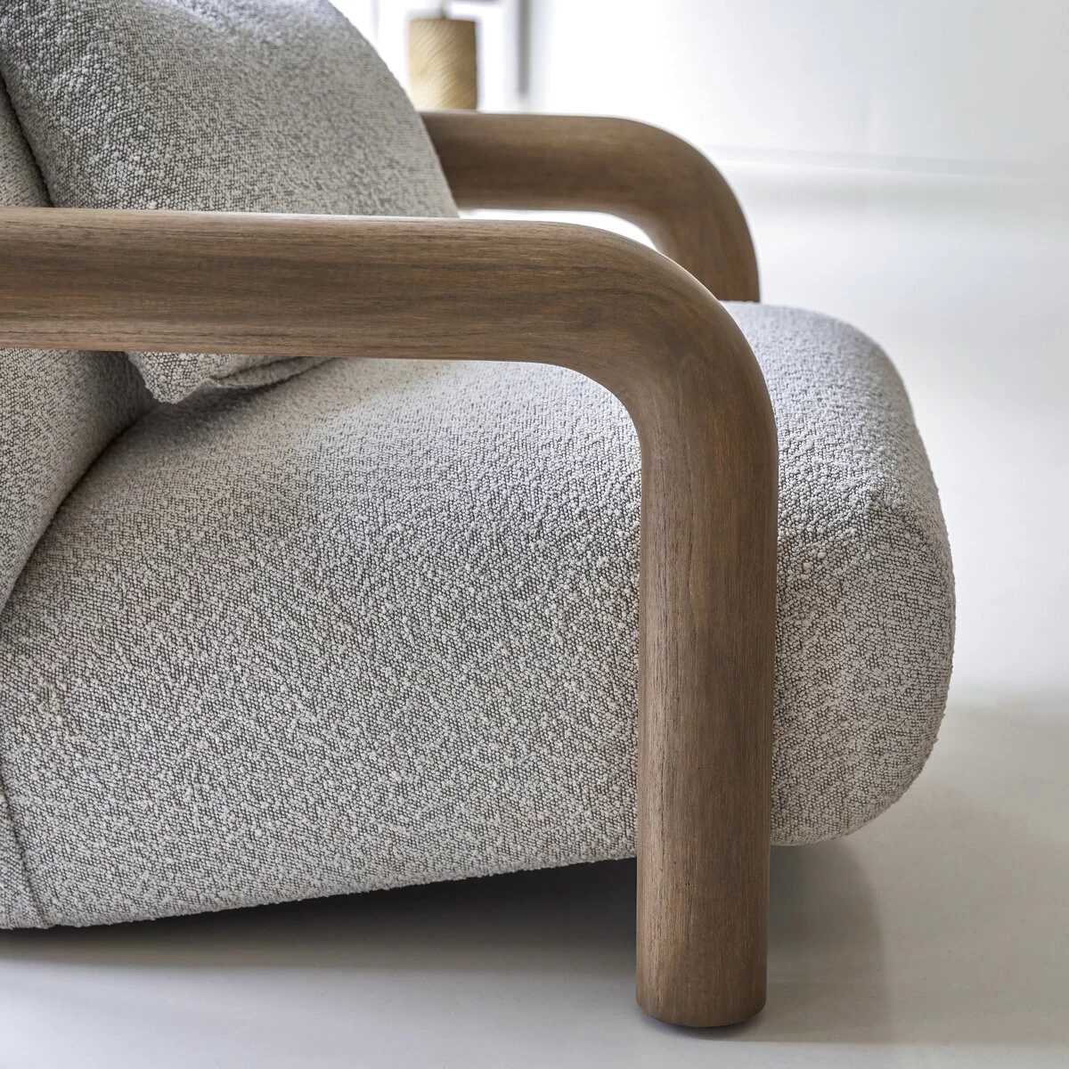 Nina - Fauteuil Bas En Mindi Massif Et Tissu écru – Image 2