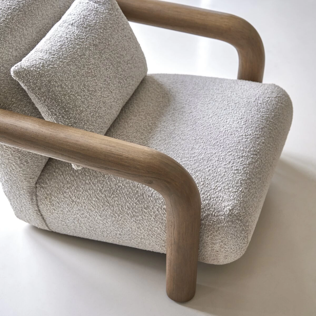 Nina - Fauteuil Bas En Mindi Massif Et Tissu écru – Image 4