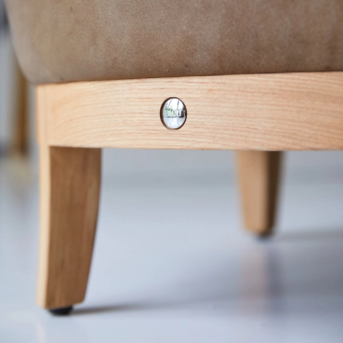 Comoc - Fauteuil En Chêne Massif Et Cuir Cheyenne – Image 5