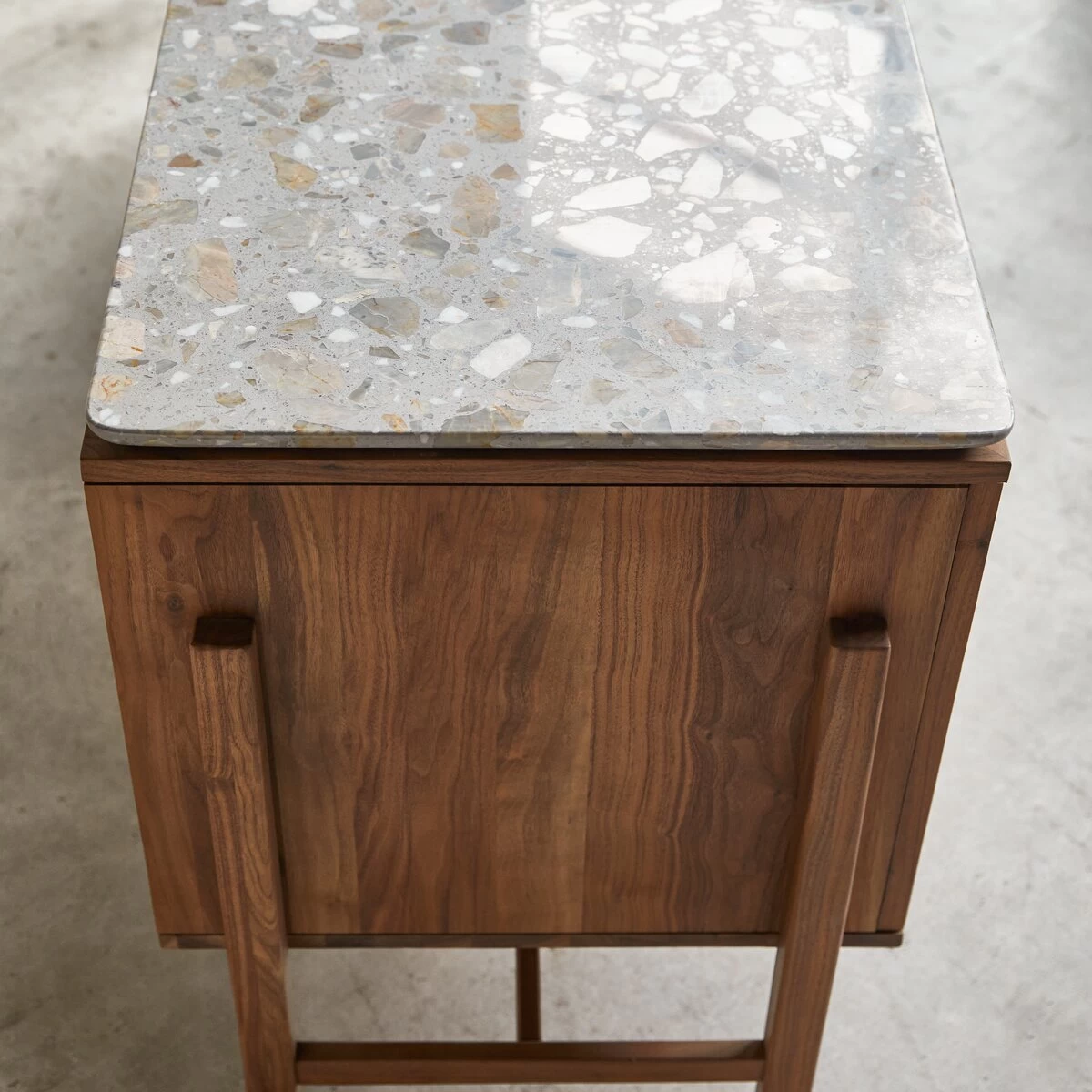 Isaure - Buffet En Noyer Massif Et Terrazzo Premium 160 Cm – Image 2