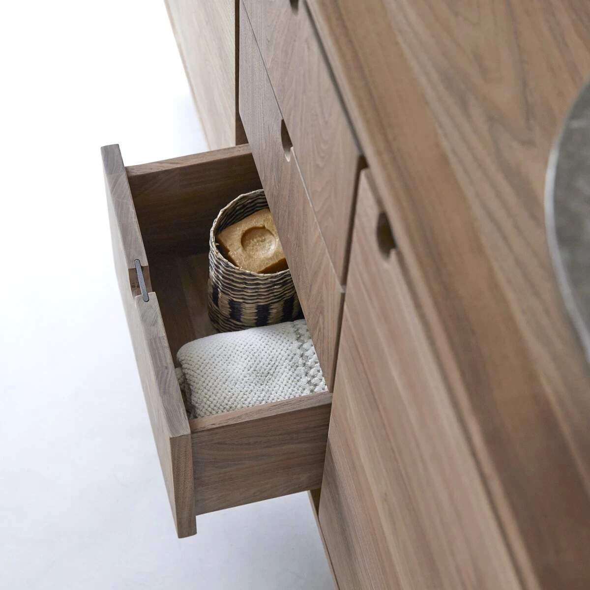 Jonàk - Meuble Sous Vasque En Noyer Massif 145 Cm – Image 6