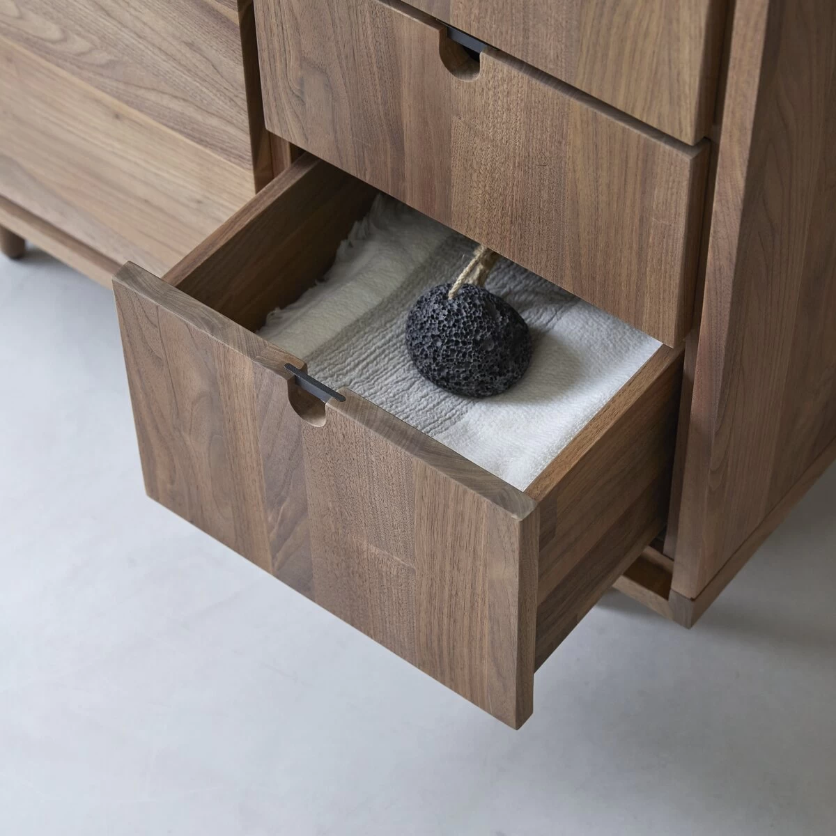 Jonàk - Meuble Sous Vasque En Noyer Massif 95 Cm – Image 2