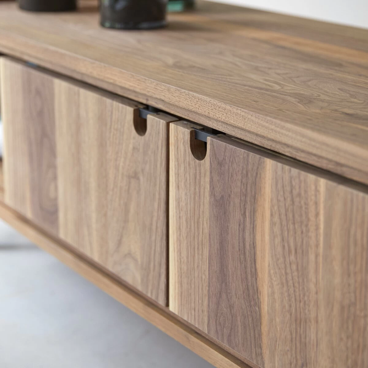 Jonàk - Meuble TV En Noyer Massif 140 Cm – Image 6