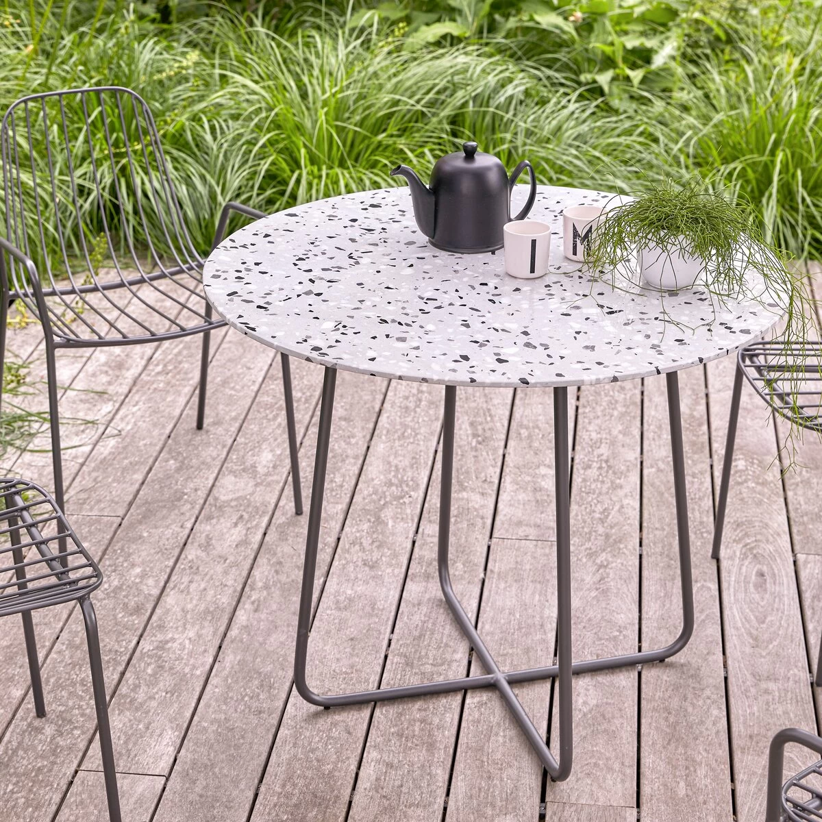 Elio - Table De Jardin Ronde En Terrazzo Premium Et Métal Grey 4 Pers. – Image 4
