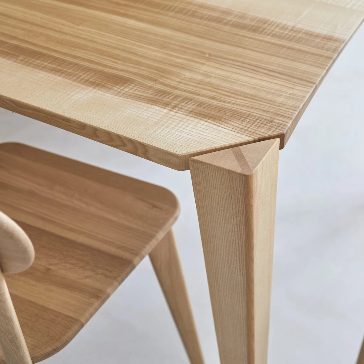 Paulin - Table En Frêne Olivier Massif Français 6-8 Pers. – Image 3