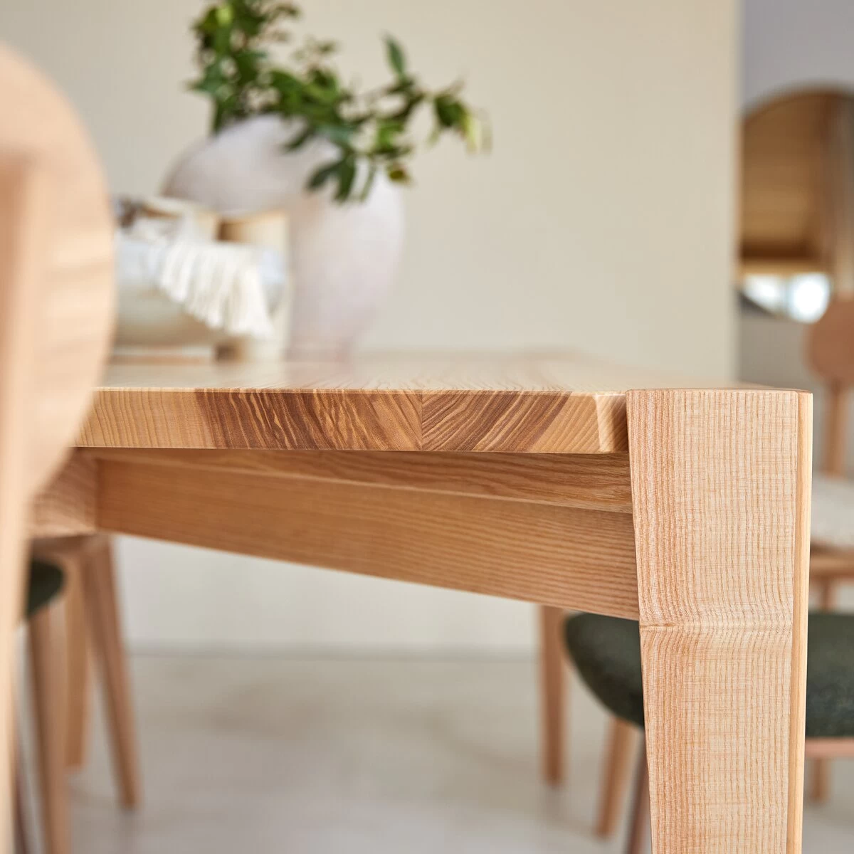 Paulin - Table En Frêne Olivier Massif Français 6-8 Pers. – Image 5