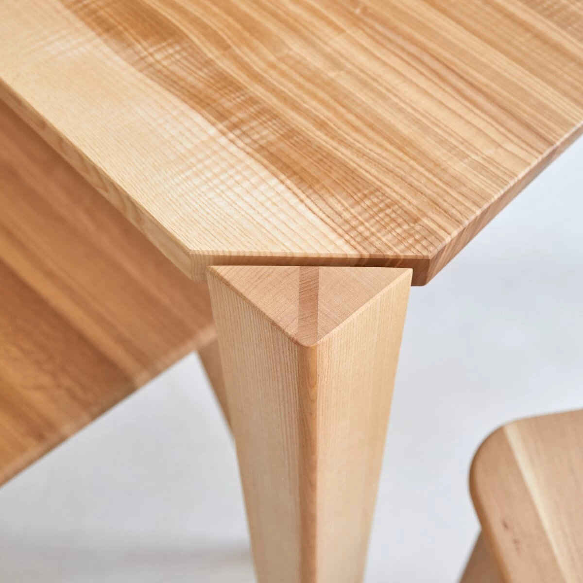 Paulin - Table En Frêne Olivier Massif Français 6-8 Pers. – Image 6