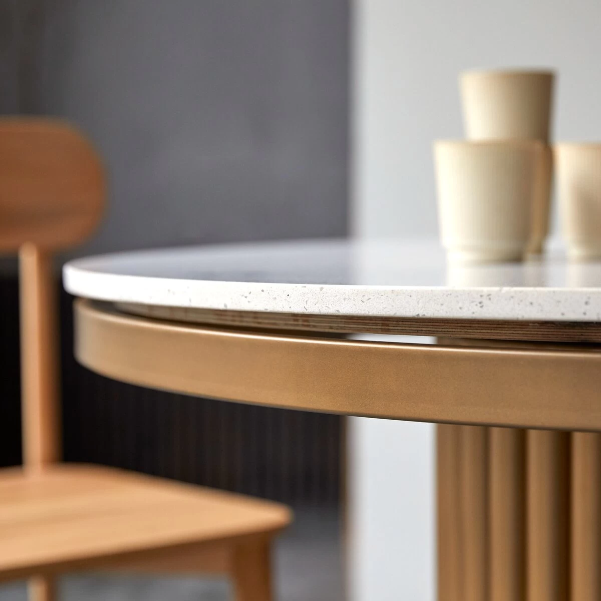 Isaure - Table Ronde En Métal Et Terrazzo 4/6 Pers – Image 7