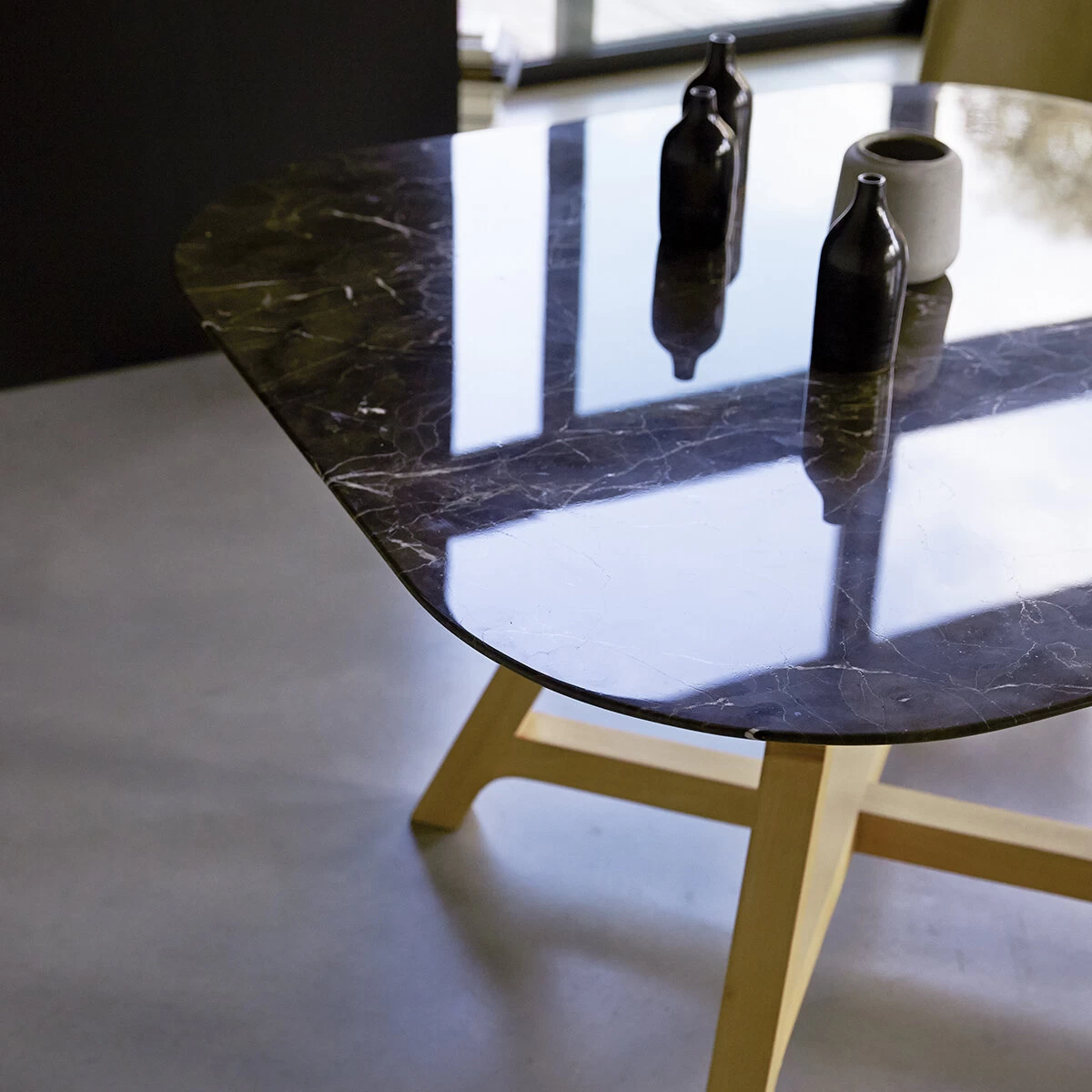 Stoneleaf - Table En Chêne Massif Et Marbre 2/4 Pers. – Image 3