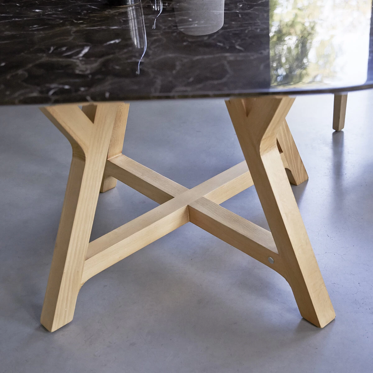 Stoneleaf - Table En Chêne Massif Et Marbre 2/4 Pers. – Image 5